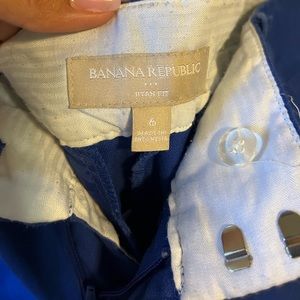 Banana republic women’s shorts size 6. Used, in good condition.
